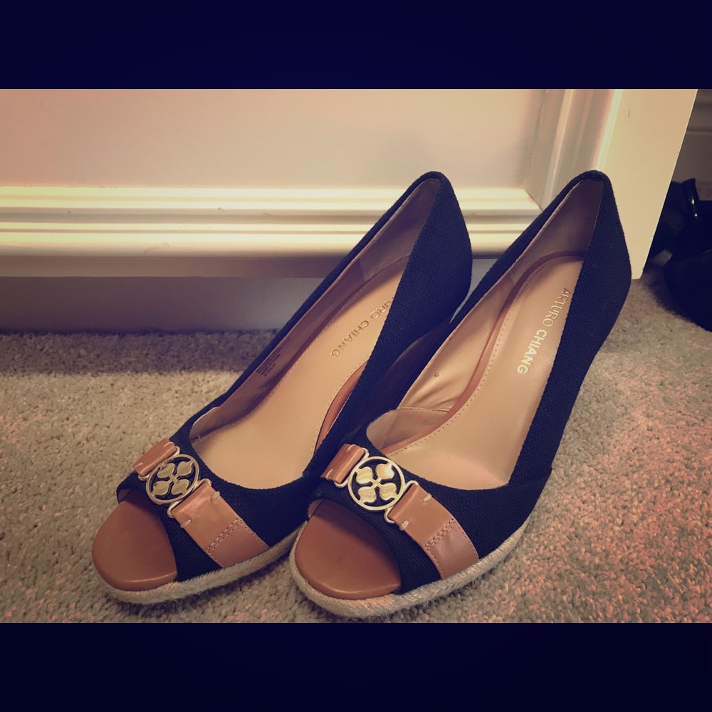 Arturo Chiang Wedges Size 8